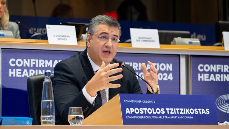 Απόστολος Τζιτζικώστας