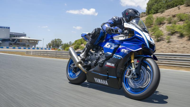 YAMAHA_R1