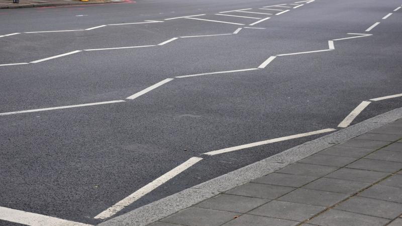 Zig Zag lines before pedestrian crossing 1