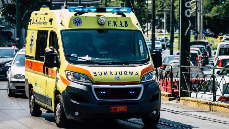 Ασθενοφόρο στον δρόμο