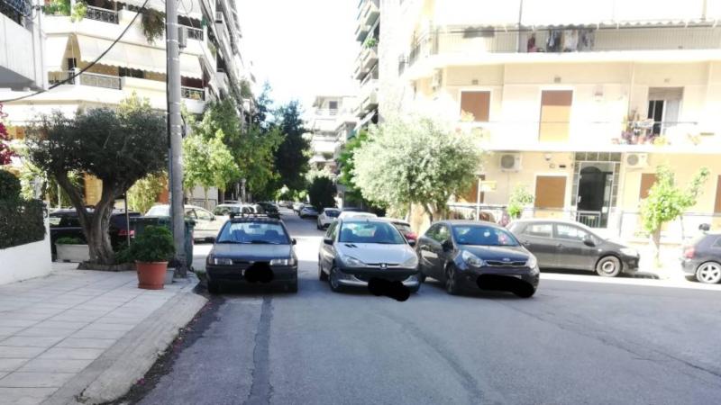 παράνομο παρκάρισμα στην Αθήνα