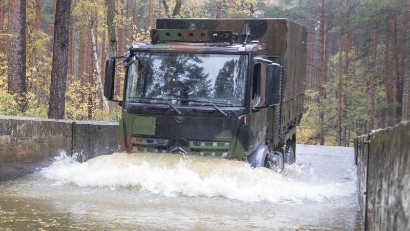 Mercedes-Benz-Arocs-4