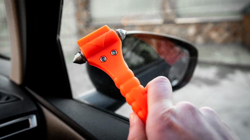 Emergency window hammer