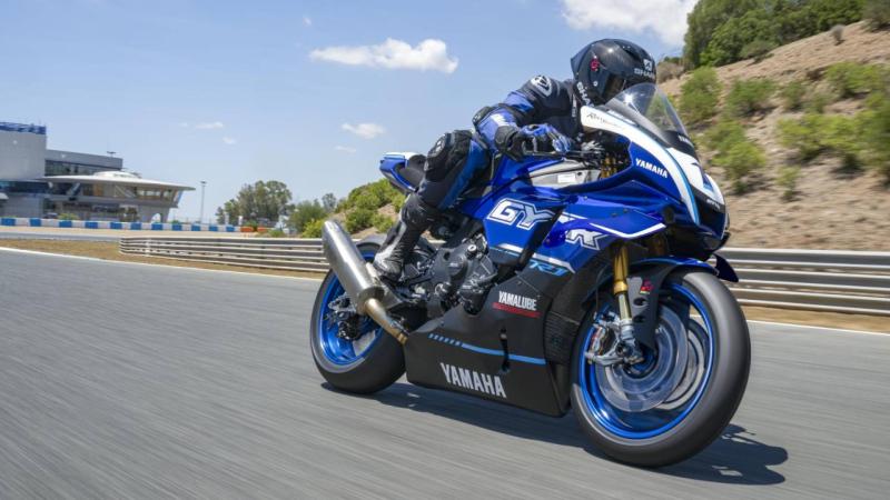YAMAHA_R1