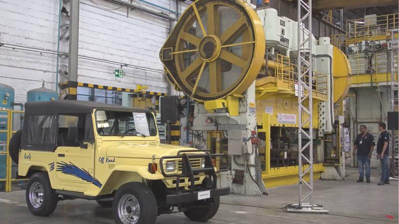 Toyota Komatsu 4
