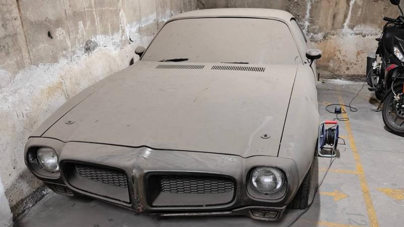 Pontiac Firebird 1
