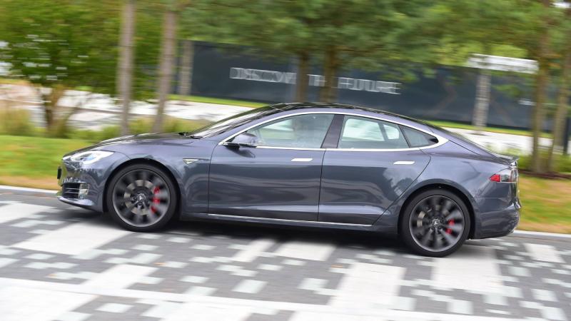 Tesla Model S P90D 3