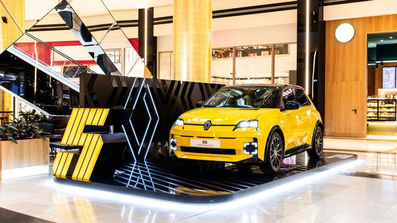 Renault 5 Golden Hall