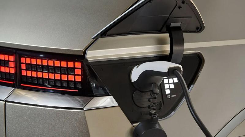 Ηyundai Ιoniq charging