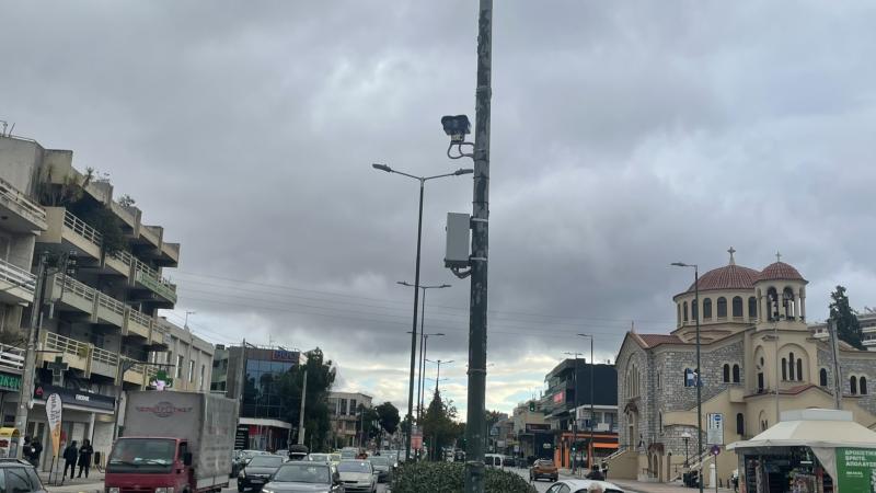 kamera kokkino mesogeion