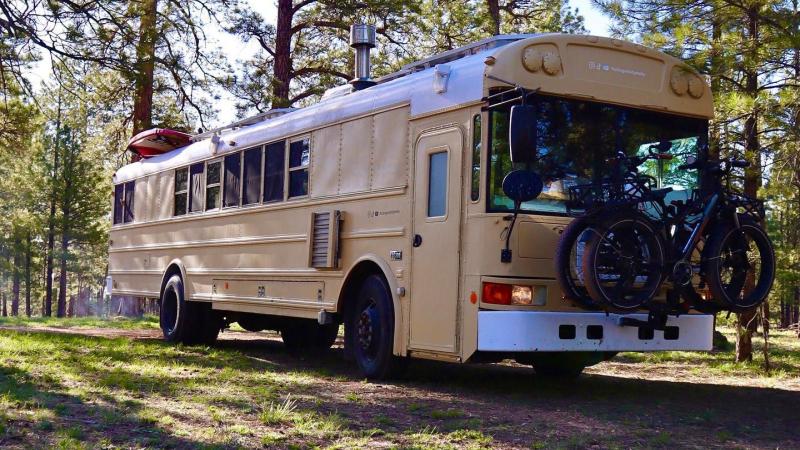 Σχολικό λεωφορείο σπίτι