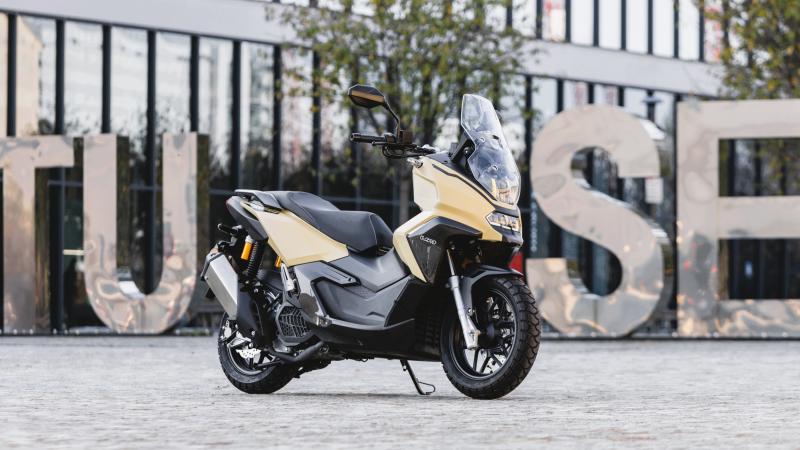 UM Motorcycles: Από 2.799 ευρώ το νέο Rockville 125 και με 10 χρόνια εγγύηση 