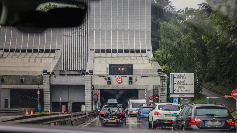 Τούνελ κάτω από δύο ποταμούς