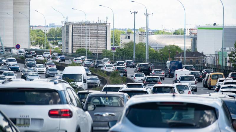 cars-heavy-traffic-1