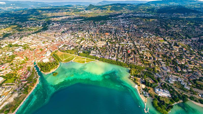 μολυσμένη λίμνη