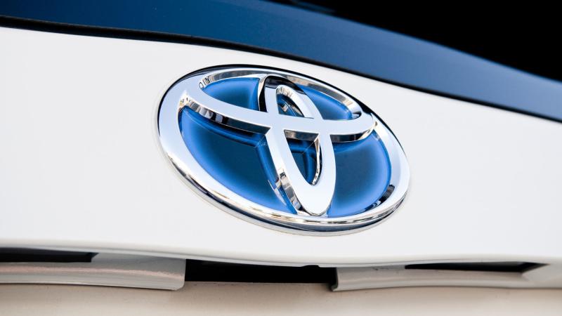 Toyota Hybrid badge