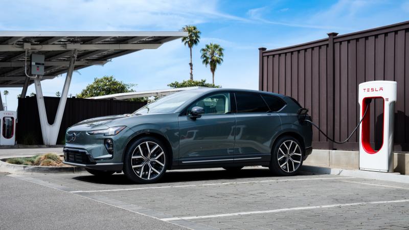 Volvo Tesla φόρτιση