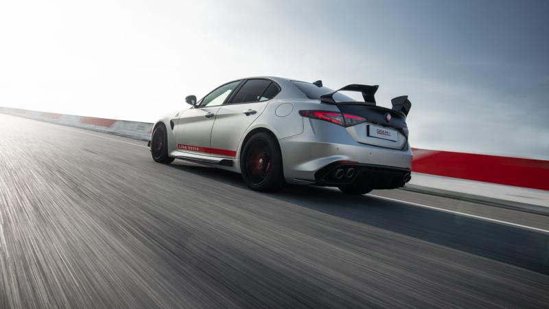 Alfa Romeo Giulia Quadrifoglio Luna Rossa