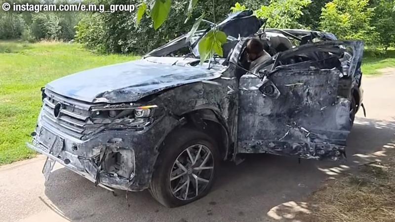 Volkswagen Touareg wreck