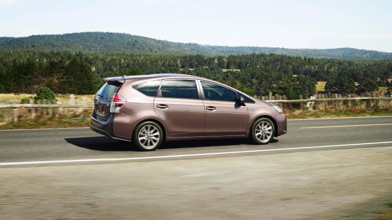 Toyota Prius MPV 2