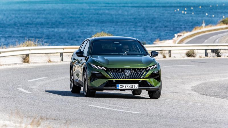 Peugeot 408 1.2 Hybrid (17)