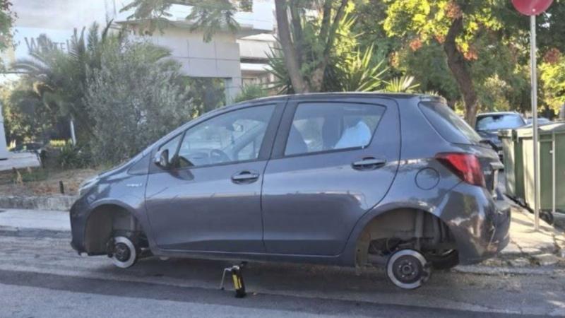 Έγδυσαν αυτοκίνητα Αθήνα. 