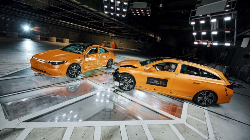 Mercedes-Benz CLA side crash test