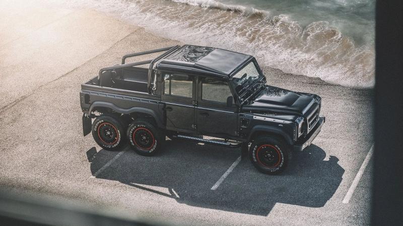 Land Rover Defender 6x6