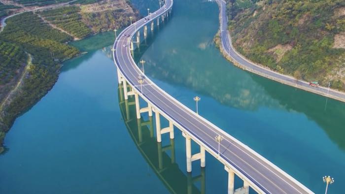 autokinitodromos%20pano%20apo%20nero%20(