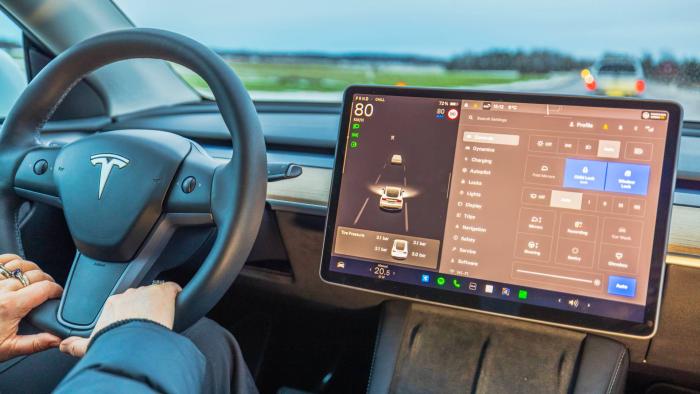 [Εικόνα: tesla%20inside.jpg?itok=WmBPpelo]