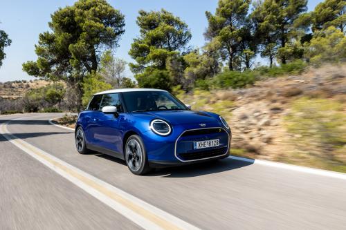 Renault 5 E-Tech Electric vs MINI Cooper SE
