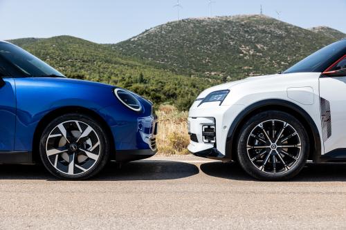 Renault 5 E-Tech Electric vs MINI Cooper SE