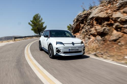 Renault 5 E-Tech Electric vs MINI Cooper SE