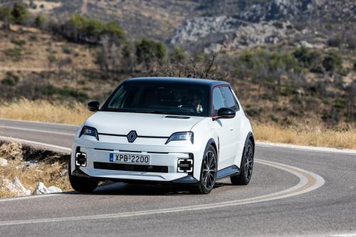Renault 5 E-Tech Electric vs MINI Cooper SE