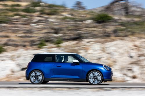 Renault 5 E-Tech Electric vs MINI Cooper SE