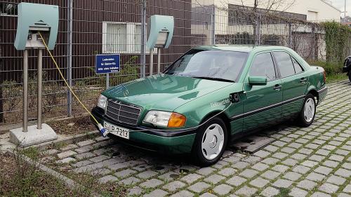 Η πειραματική υβριδική Mercedes-Benz C-Class W202