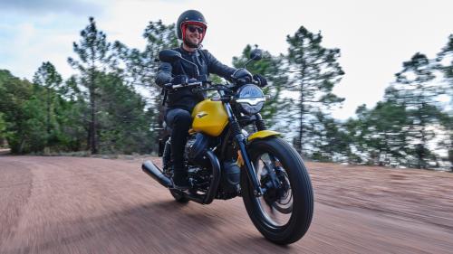 Moto Guzzi V7 Stone