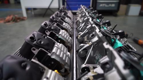 16 chainsaws into an engine 4