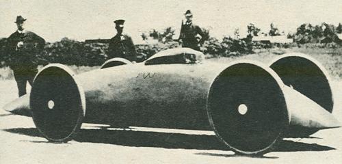 Το Baker Electric Torpedo του 1902, σε μια προσπάθεια κατάρριψης του ρεκόρ ταχύτητας