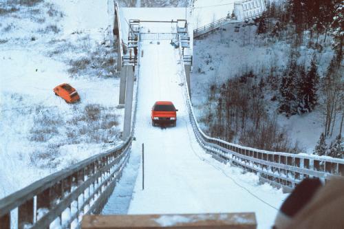 Το 1986 το Audi 100 CS quattro αναρριχήθηκε με επιτυχία στην πίστα σκι κλίσης 37,5 της Kaipola στη Φινλανδία. Ήταν ένα πρωτόγνωρο επίτευγμα για την εποχή.