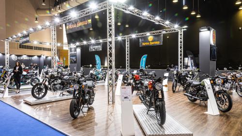 Με τις ρετρό αισθητικής προτάσεις της η Royal Enfield είναι βρίσκεται στην έκθεση για να αποδείξει ότι οι καθημερινές μετακινήσεις μπορούν να συνδυαστούν με διαχρονικό στιλ αλλά και προσιτές τιμές