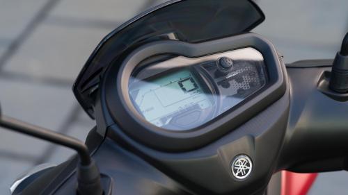 Eponymo iaponiko skouter 125 k. ek. me 2.000 evro 4