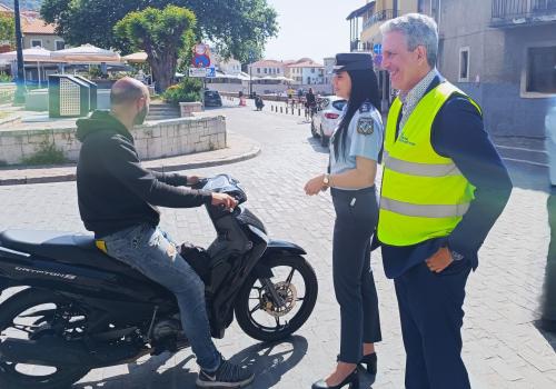 κράνη σε μπλόκο της τροχαίας