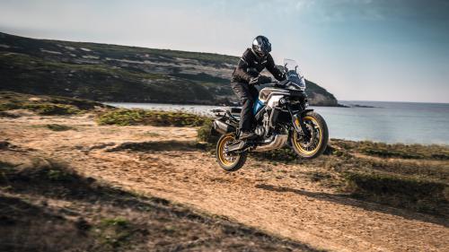 CFMOTO 800MT