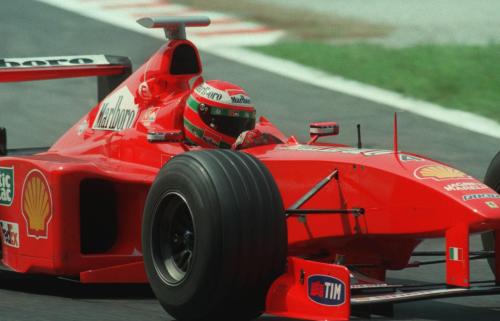 O Eddie Irvine στο κόκπιτ της Ferrari F399 το 1999
