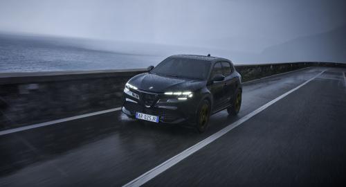 Alfa Romeo Junior Intensa 2025 4