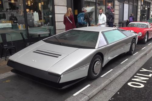 H Aston Martin Bulldog του 1980 προκάλεσε μεγάλη εντύπωση πρόσφατα, κάνοντας την εμφάνισή της στους δρόμους του Λονδίνου.