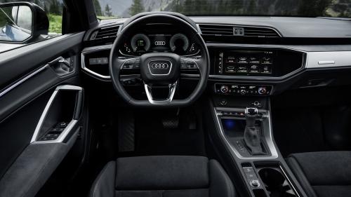 Audi Q3 45 TFSI e 7