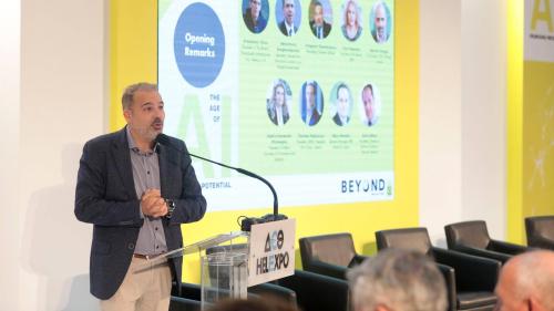 Ο Ευάγγελος Χαραλάμπους στο βήμα της BEYOND 2024
