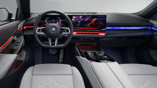 BMW i5 Touring 6